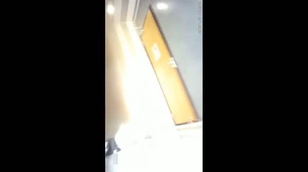 大陆近期蛮火的精品盗录：黑丝OL制服美女尿尿（第一部）